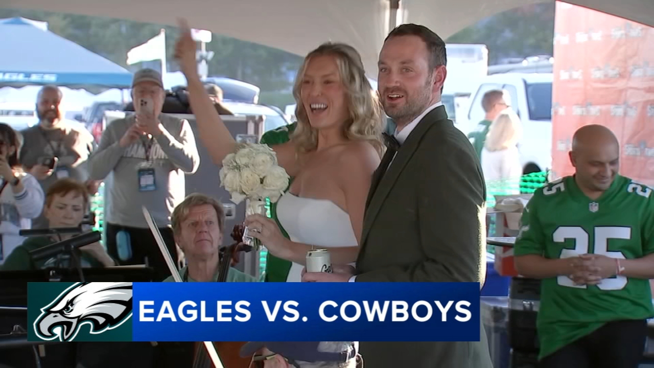 Chicago couple Lindsey Carl, Brandon Byrd get married at Philadelphia Eagles tailgate before MNF
       — Haverford Community news